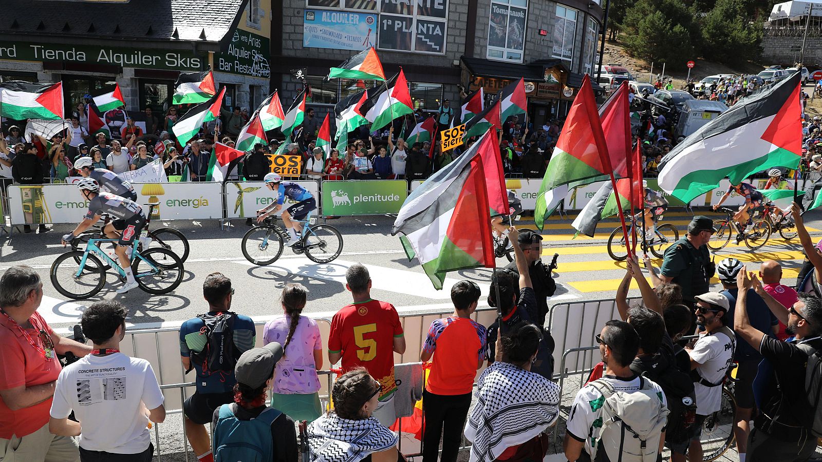 Sanción para 17 manifestantes propalestinos en La Vuelta - Los Deportes de La1 | Ver
