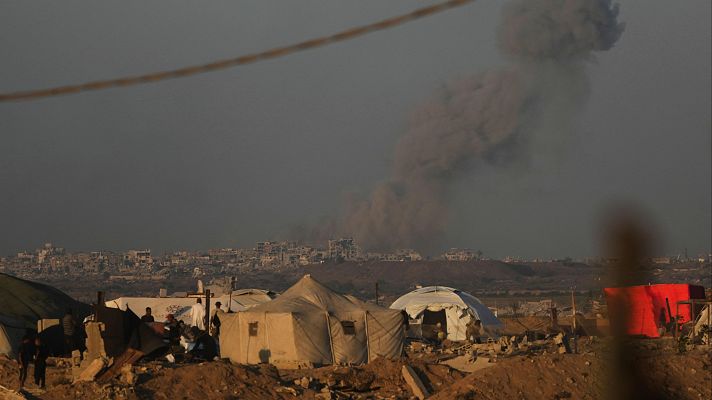 Telediario 2 - Refaat Alathmna, médico y reportero gazatí: "Nos han expulsado más de 10 veces, bajo fuego y bombas"