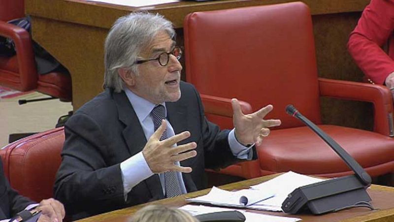 Los grupos parlamentarios piden explicaciones a Montoro sobre Bárcenas