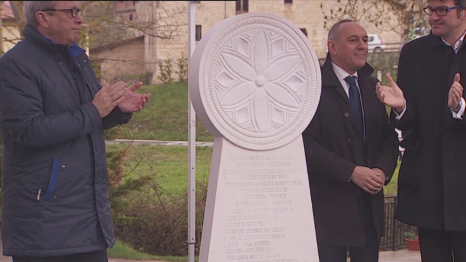 Estela en la fosa de puerto de Azazeta (Arraia-Maeztu, Álava) | Ver ahora