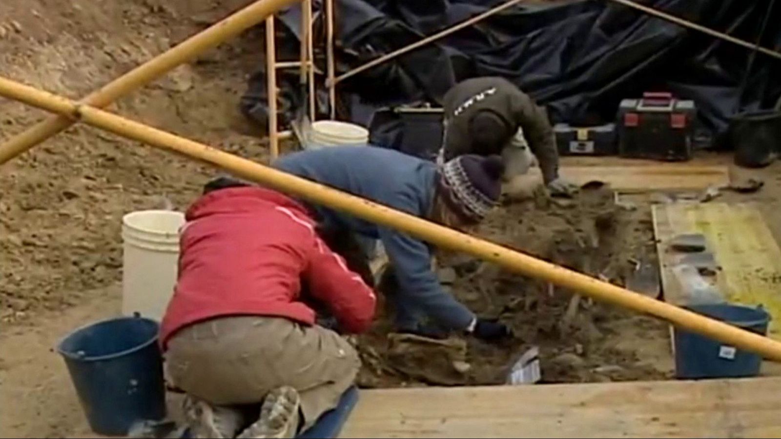 Exhumación de la fosa de Santa Cristina Valmadrigal (León) | Ver ahora