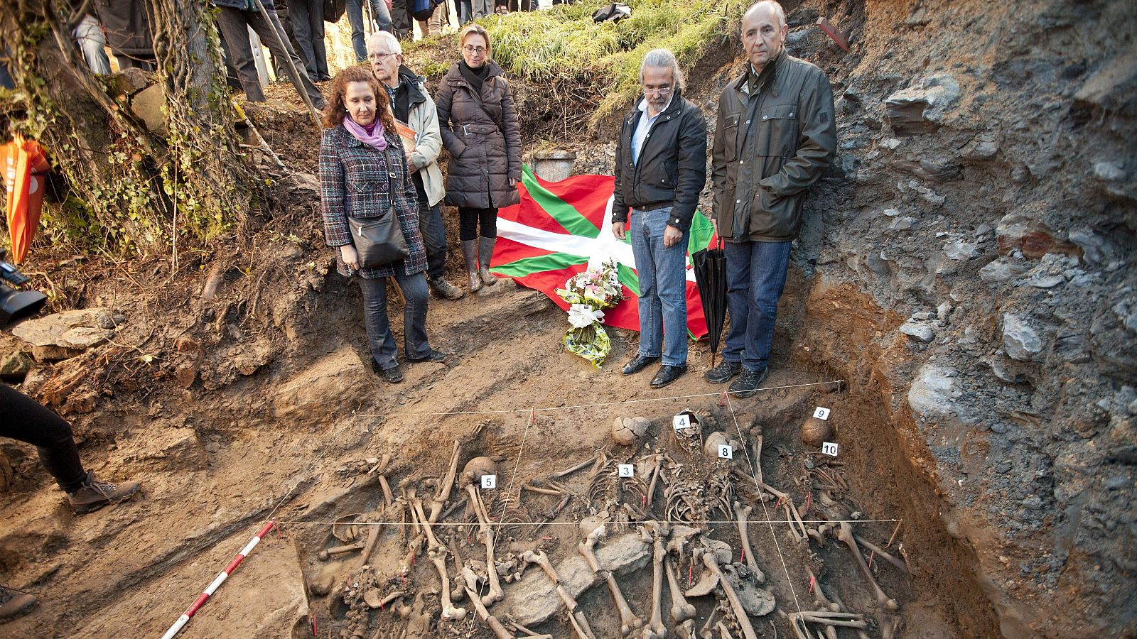 Exhumación de la fosa de Etxaguen (Araba/Álava) | Ver ahora