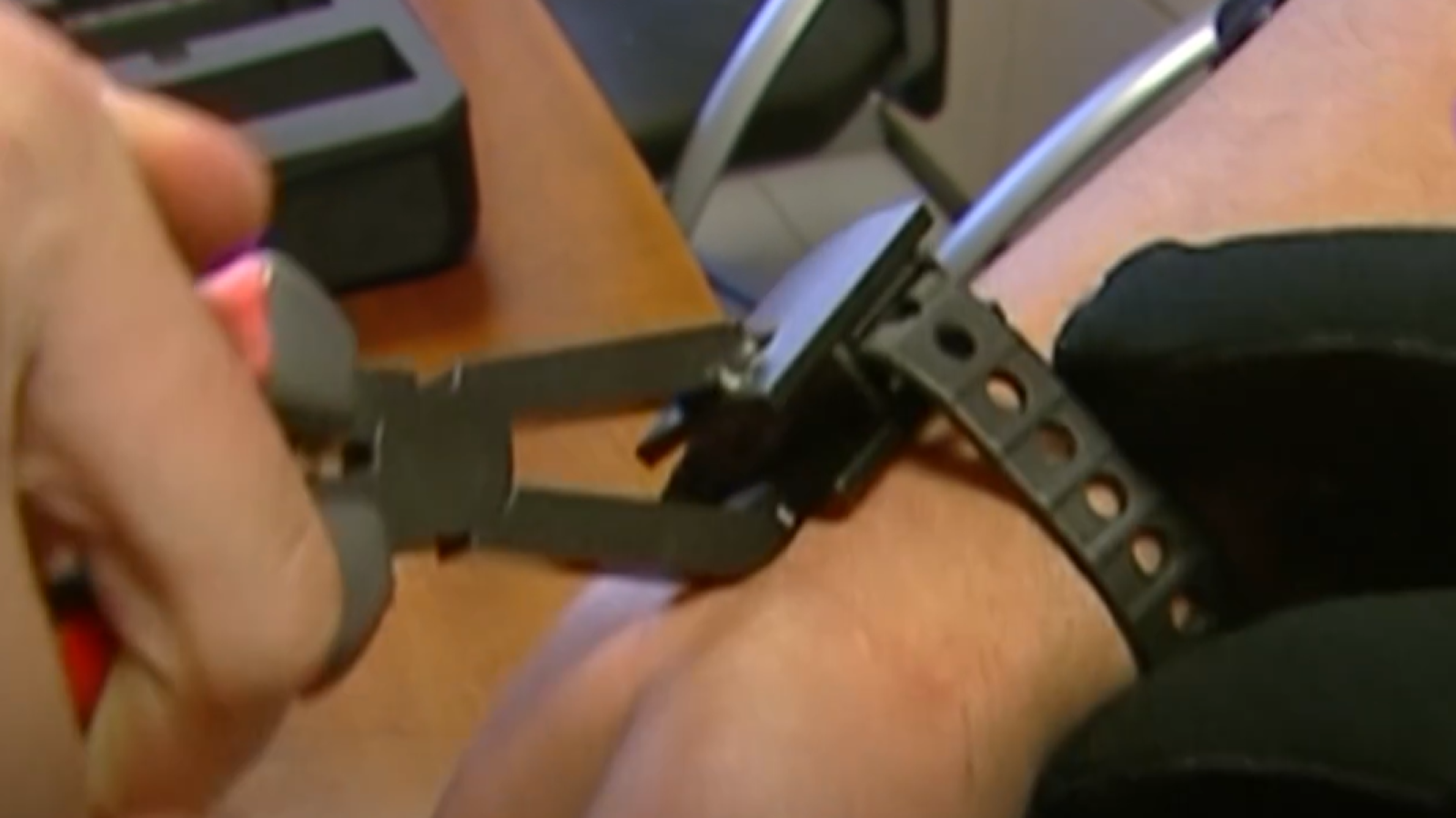 ¿Cómo funcionan las pulseras telemáticas? | Ver