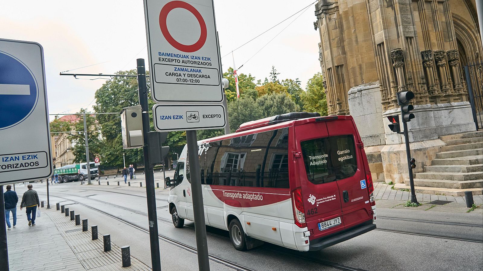 Un 22% de los españoles tarda más de una hora en llegar al trabajo - Telediario Fin de Semana | Ver