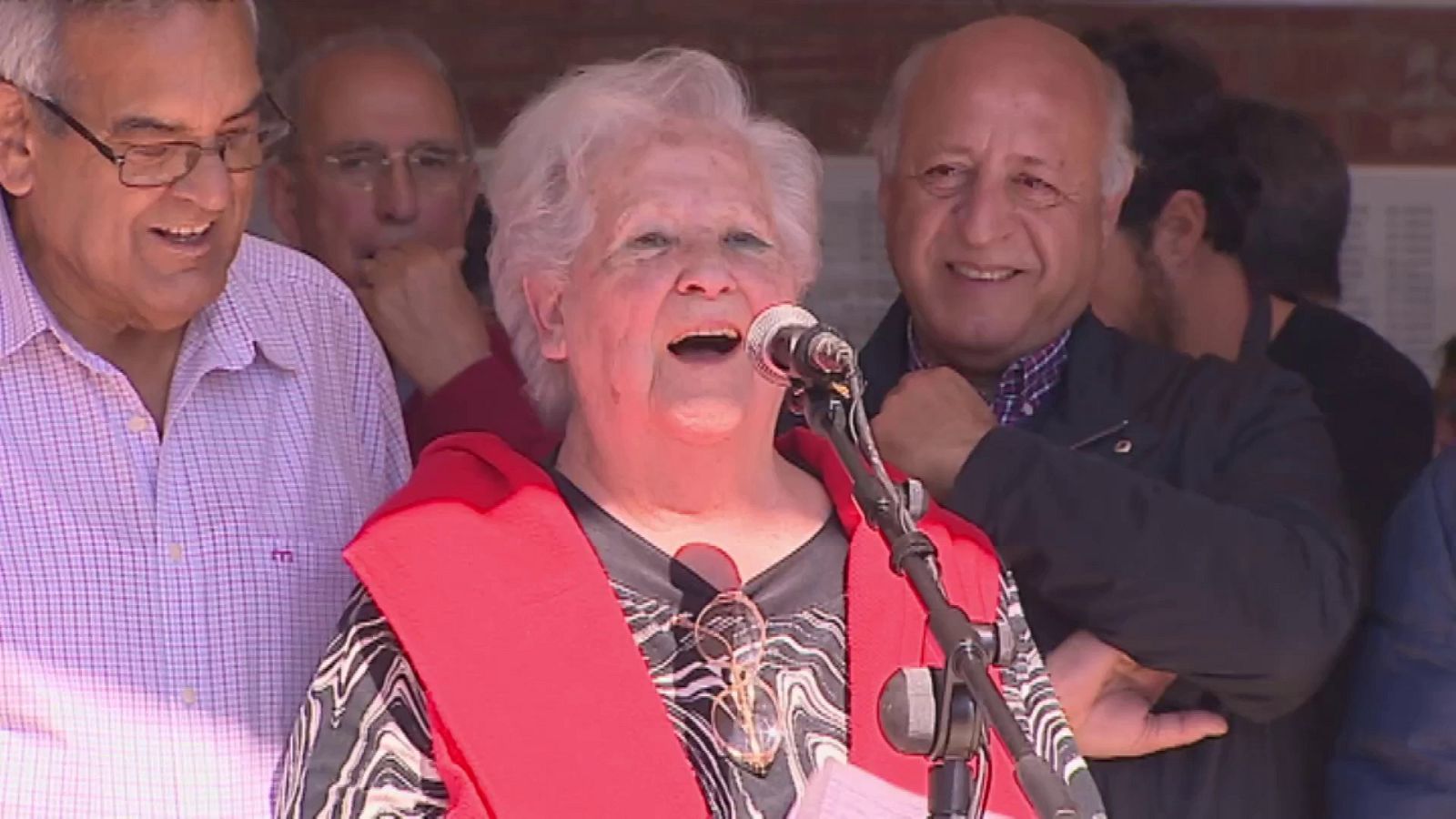 Luci Berrozpe, hija de un fusilado en La Barranca: "No olvidéis, juventud" | Ver ahora