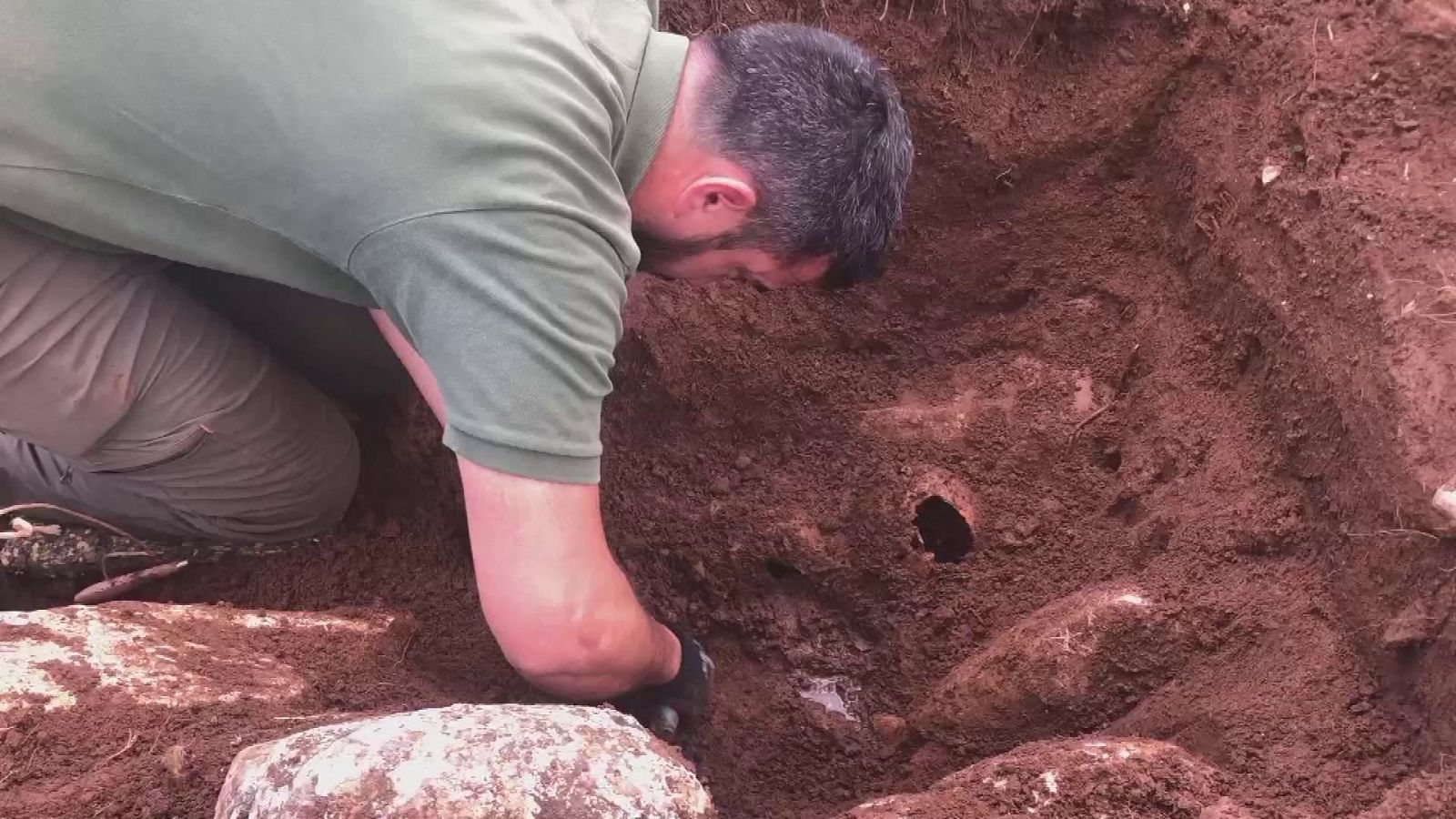 Exhumación de la fosa del paraje de la Manga de Villaluenga (Benaocaz, Cádiz) | Ver ahora
