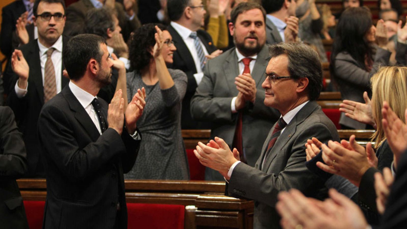 El Parlament aprueba la declaración soberanista pactada por CiU, ERC e Iniciativa | Ver