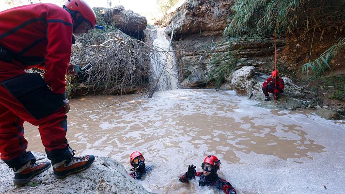 Informativo 24h - Amplían la búsqueda del hombre arrastrado por la riera tras hallar el cuerpo del hijo