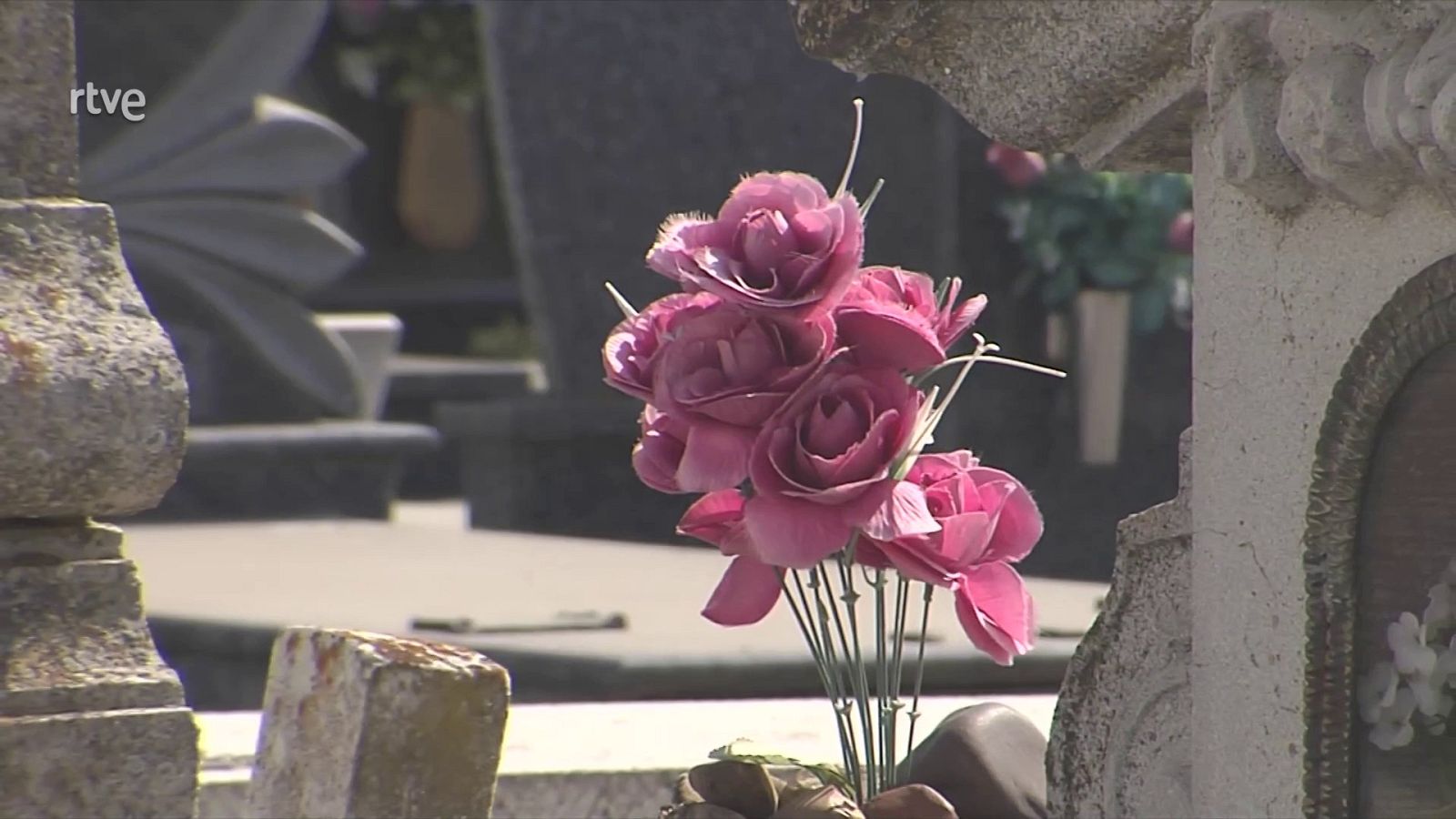 Polémica por la fosa del cementerio de Villadangos del Páramo (León) | Ver ahora