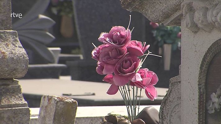 Telediario 2 - Polémica por la fosa del cementerio de Villadangos del Páramo (León)