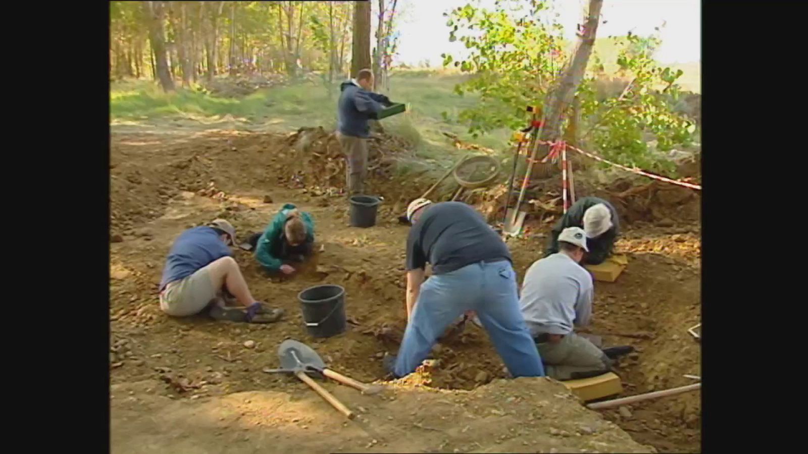 Trabajos en la fosa de los estudiantes de Albires (Izagre, León) | Ver ahora