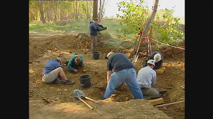 Modo Digital - Trabajos en la fosa de los estudiantes de Albires (Izagre, León)