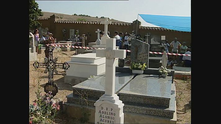 Modo Digital - Trabajos en la fosa del cementerio Santo Tomás (Benegiles, Zamora)
