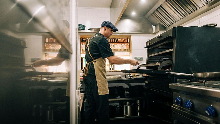 Telediario 1 - Las empresas familiares españolas luchan para sobrevivir