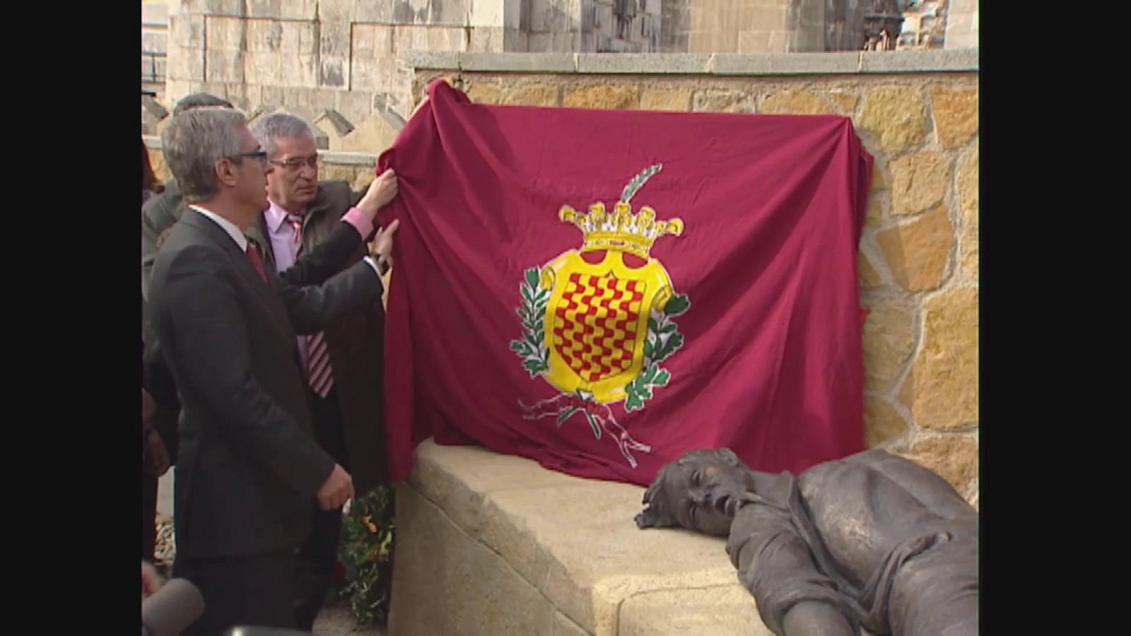 Homenaje a las víctimas del franquismo en el cementerio de Tarragona | Ver ahora