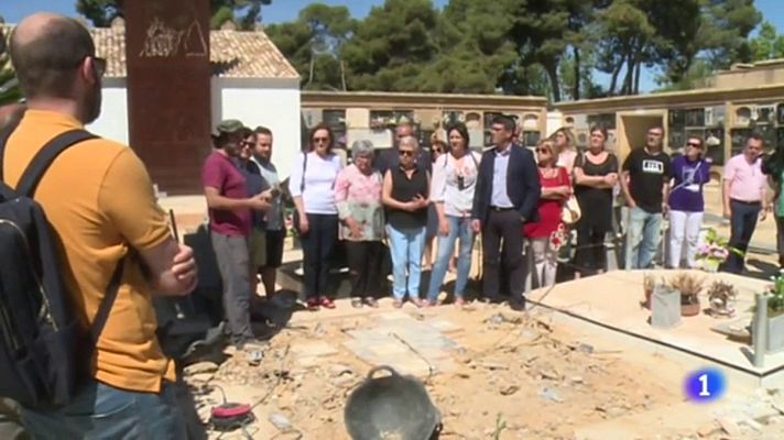 L'informatiu - Comunitat Valenciana - Exhumación de la fosa 94 del cementerio de Paterna (Valencia)