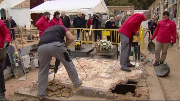L'informatiu - Comunitat Valenciana - Exhumación de la fosa 115 del cementerio de Paterna (Valencia)