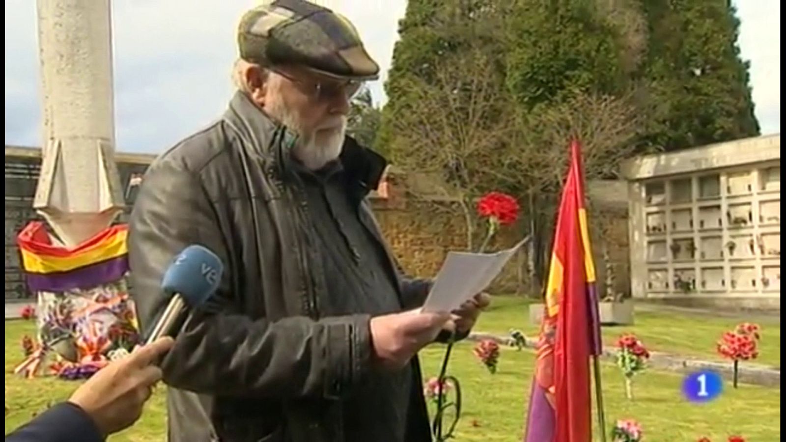 Homenaje en la fosa del cementerio del Salvador en Oviedo (Asturias) | Ver ahora