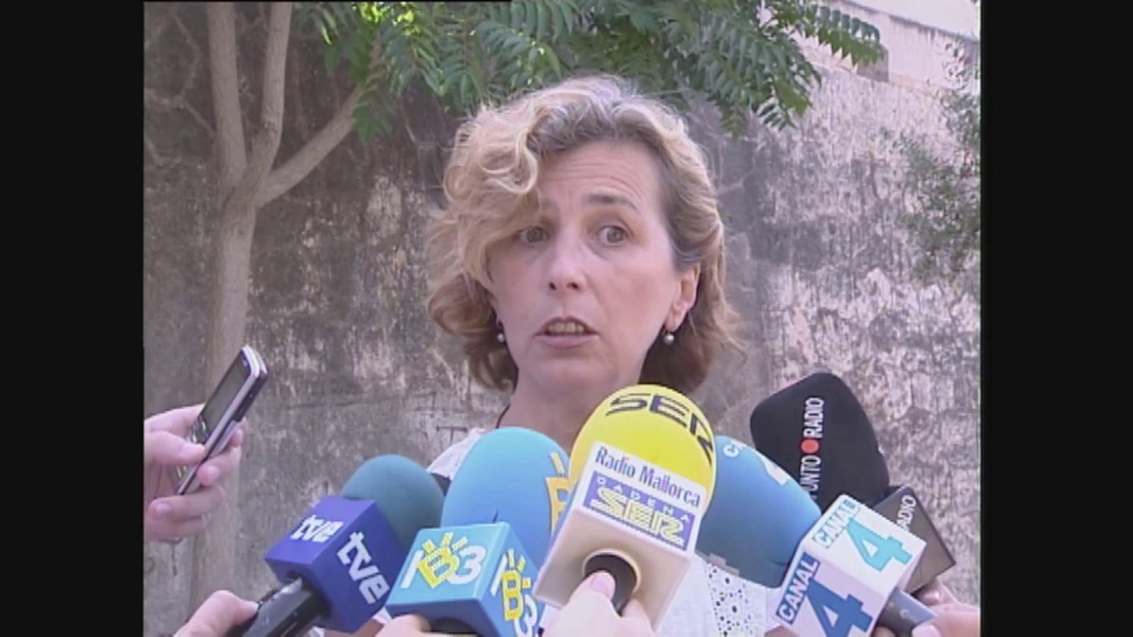 Homenaje a las víctimas en la fosa del cementerio de Palma | Ver ahora