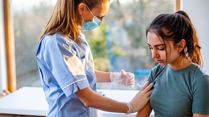 Telediario 1 - Expertos en salud pública piden a las autoridades sanitarias que se amplíe la vacunación de la gripe a los 18 años