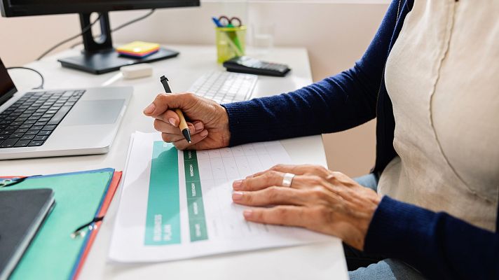 Telediario 2 - Uno de cada ocho españoles conoce lo básico sobre las pensiones, según un informe