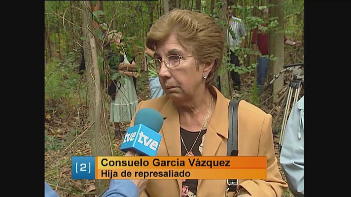 La 2 Noticias - Exhumación de las fosas de O Amenal en O Pino (A Coruña)