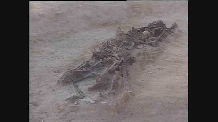 Telediario Fin de Semana - Exhumación en Nuestra Señora de Basardilla en Olmedillo de Roa (Burgos)