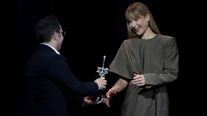 Telediario Fin de Semana - Jennifer Lawrence, la ganadora más joven del Premio Donostia