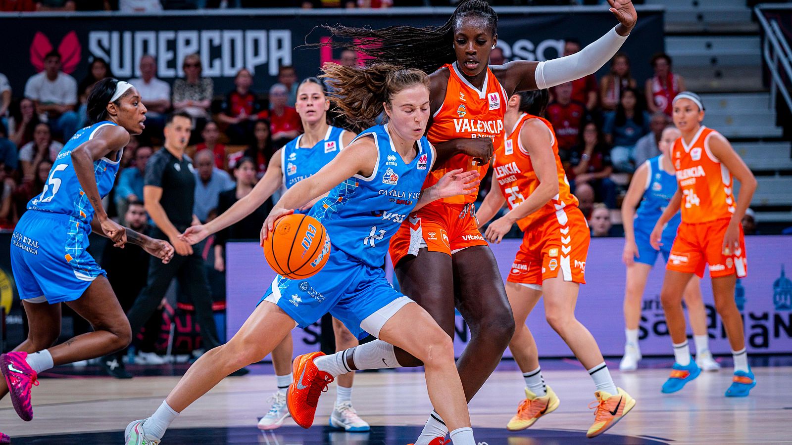 Baloncesto - Supercopa Femenina. 1ª Semifinal: Perfumerías Avenida - Valencia Basket - Baloncesto en RTVE | Ver