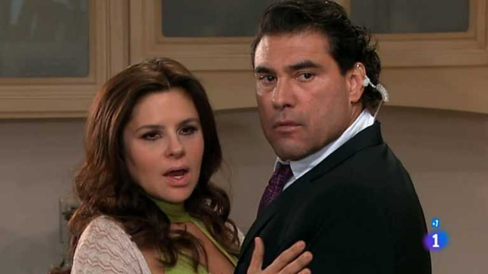 Amores Verdaderos - Capítulo 73 - Guzmán y Roy se pelean - ver ahora