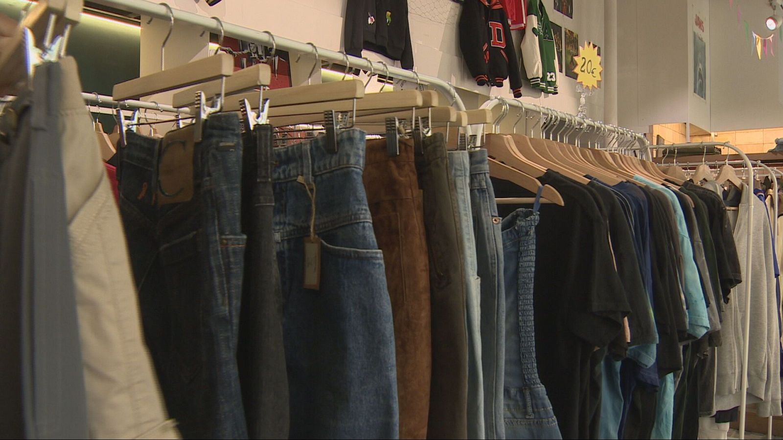 La compra de roba de segona mà esdevé una filosofia de vida