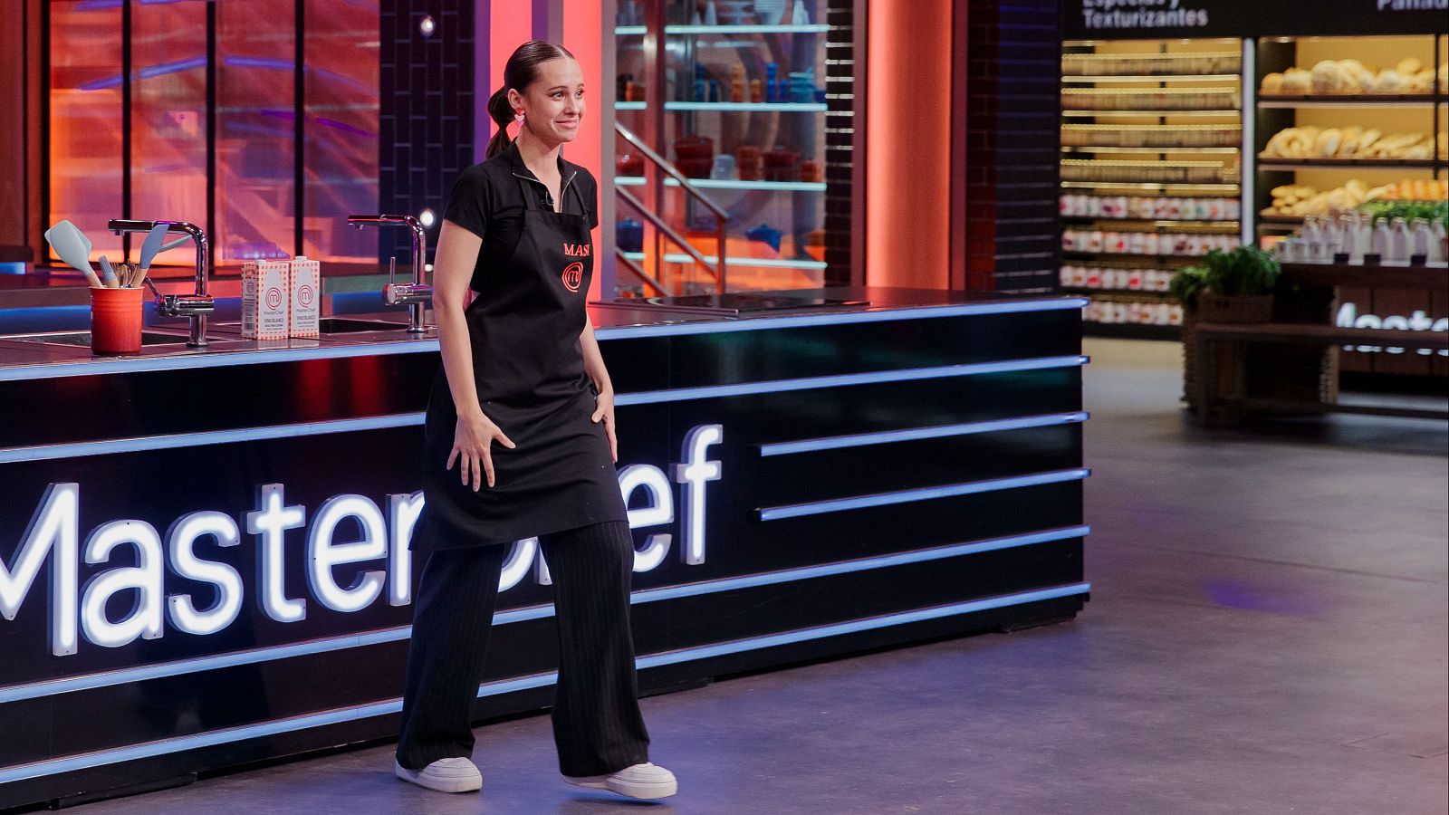 Masi cuelga el delantal y dice adiós a MasterChef Celebrity 10 | Ver
