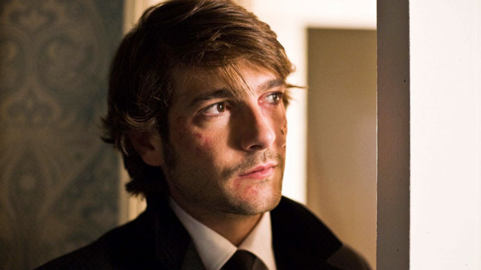 Herederos - T1 - Capítulo 8 - Jacobo no se perdona haber mentido a Cecilia y se castiga por ello - ver ahora