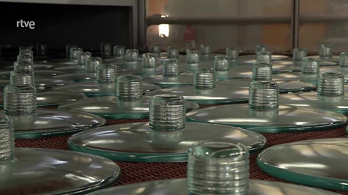 Aquí hay trabajo - En una fábrica de aisladores