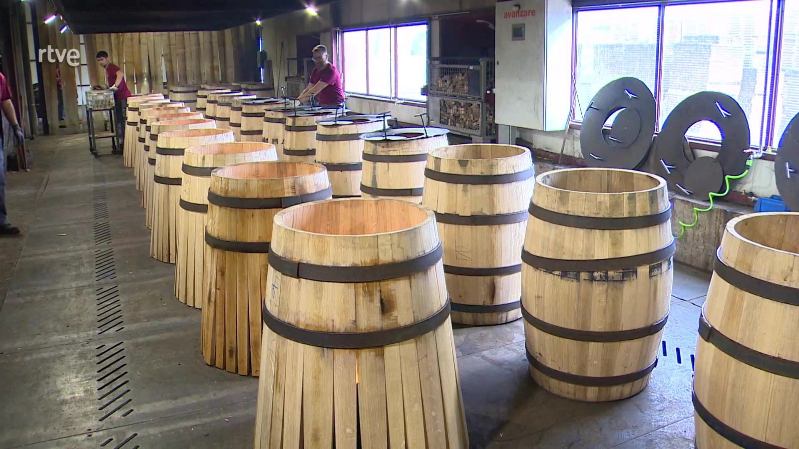 Una tonelería de 150 años - Aquí hay trabajo | Ver