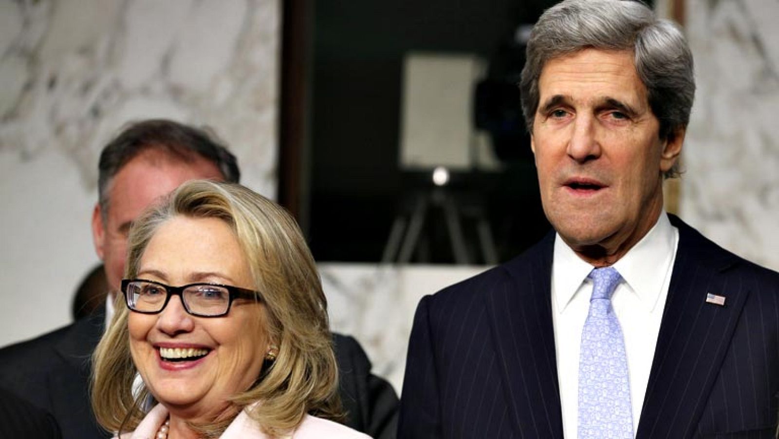 John Kerry se presenta en el Senado para tomar el testigo de Hillary Clinton