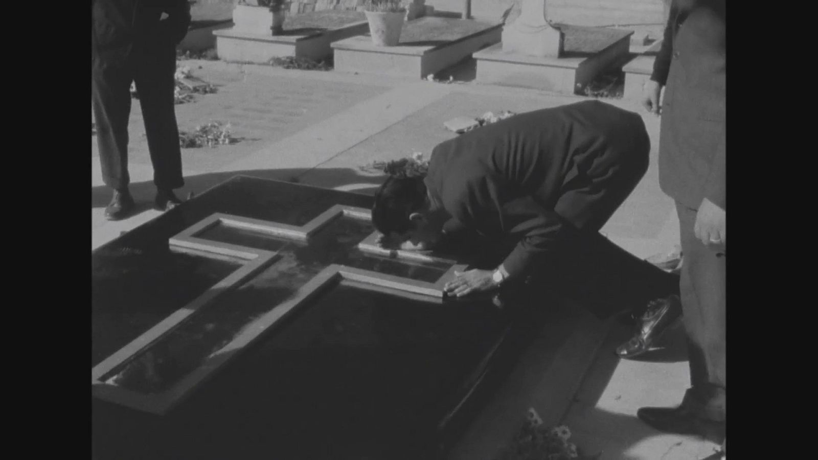 Fosa número 22 del cementerio municipal de Alicante | Ver ahora