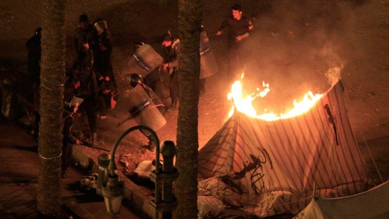 Disturbios en El Cairo en el segundo aniversario de la revolución egipcia 