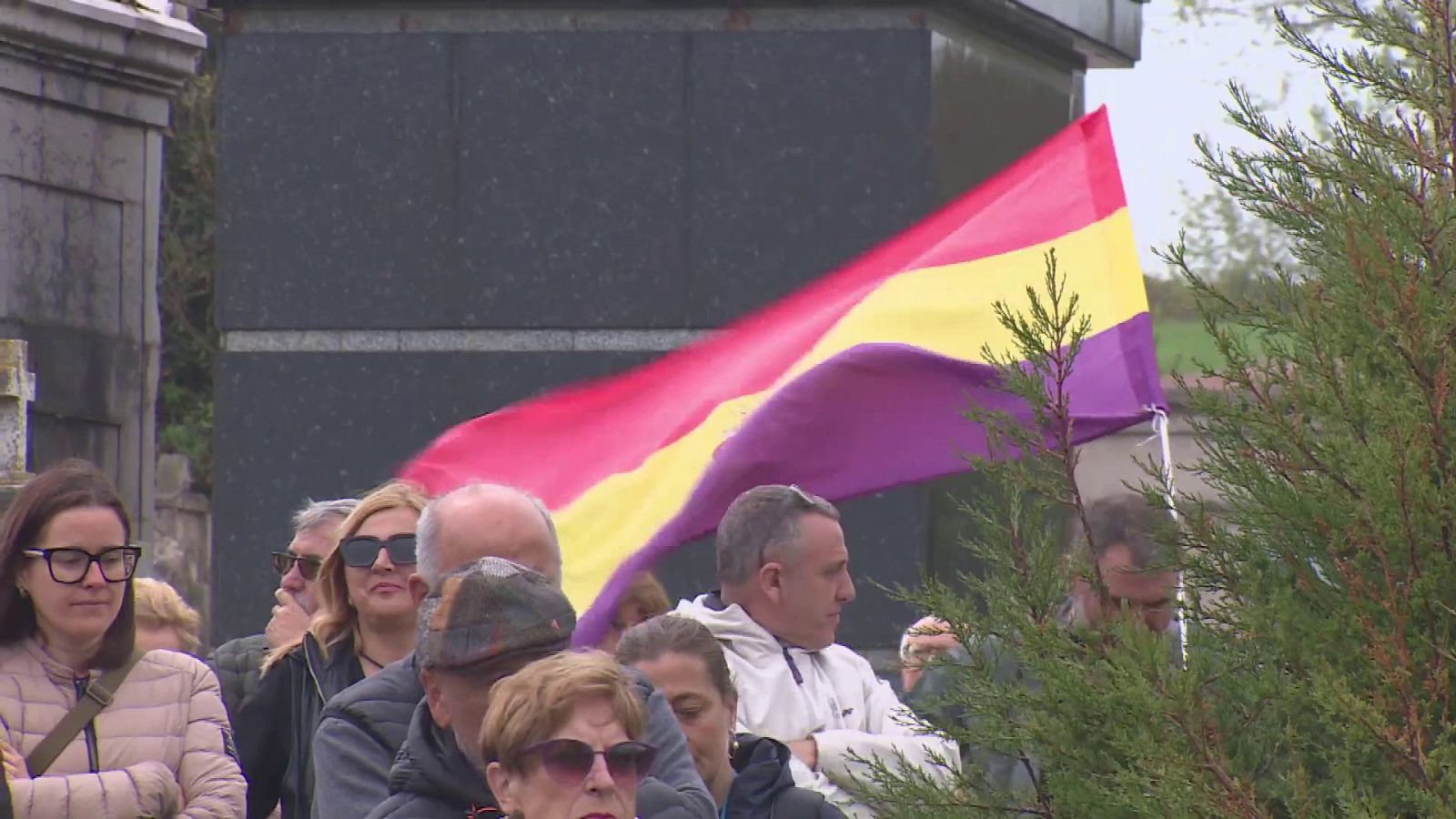 Homenaje republicano en el cementerio de Ciriego (Santander, Cantabria) | Ver ahora