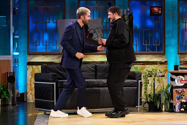 La Revuelta en lengua de signos - Antonio Orozco y Chanel en Lengua de signos