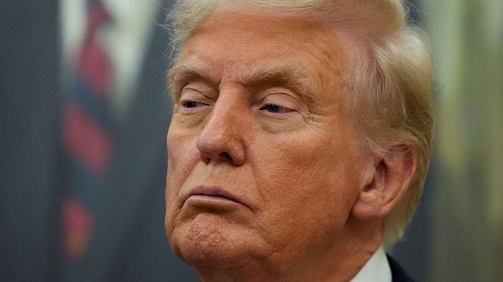 Telediario 2 - Trump asegura que EE.UU. sufre una "invasión interna"