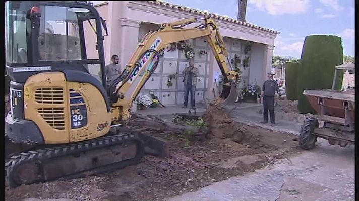 Informatiu Balear - Exhumación de la fosa en el cementerio de Porreres (Mallorca)
