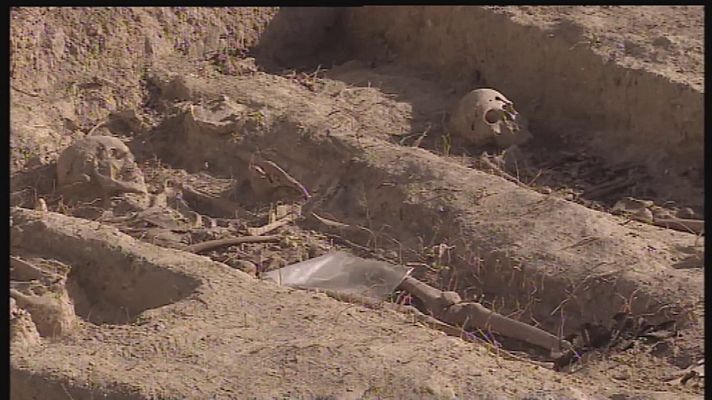 Informatiu Balear - Finalizan los trabajos de exhumación de la fosa de Porreres (Mallorca)