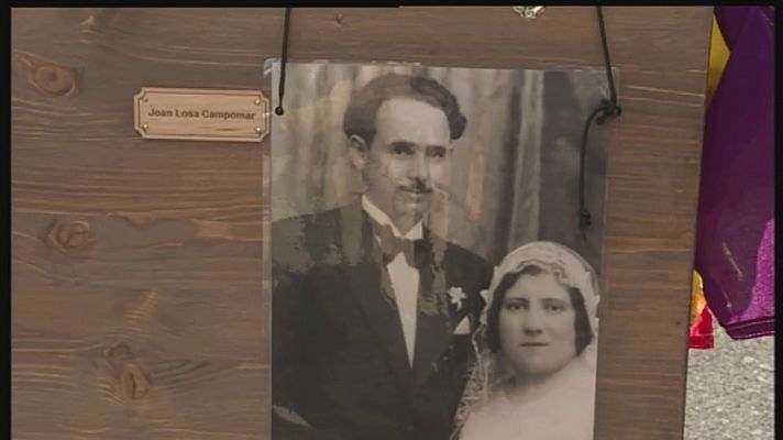 Informatiu Balear - Entrega de los restos de 14 fusilados en Porreres (Mallorca)