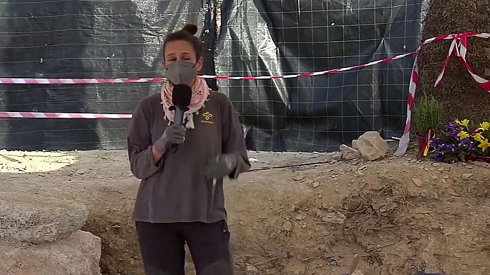 Informatiu Balear - Ascienden a 22 los cuerpos hallados en la fosa de Porreres (Mallorca)