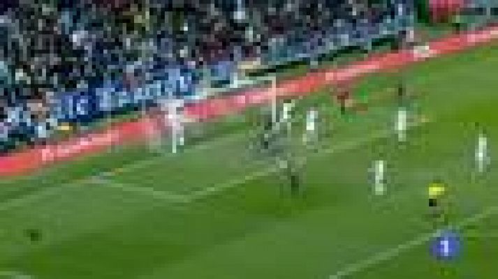 L'Informatiu - El Barça guanya, Piqué es fa la foto amb xumet i el Madrid els espera dimecres