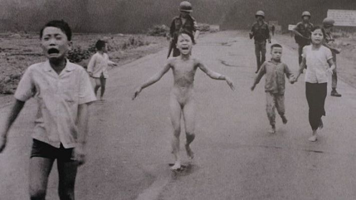 Telediario 1 - Kim Phuc, la "niña del napalm", habla sobre los horrores de la guerra del siglo XXI
