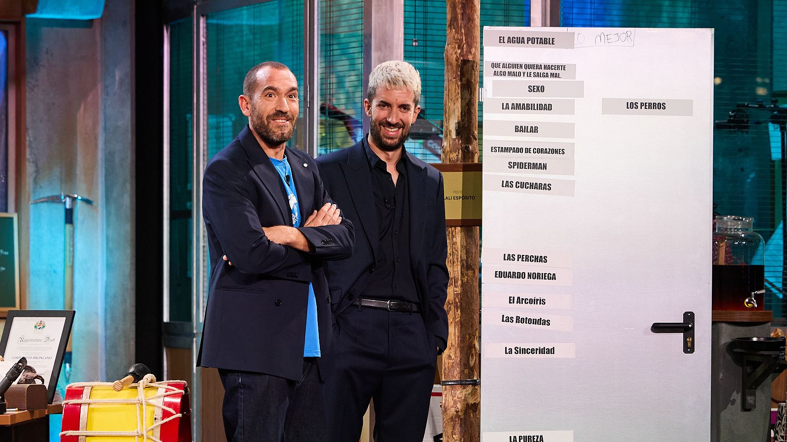 La Revuelta | ¿Eduardo Noriega o las perchas? - La Revuelta | Ver