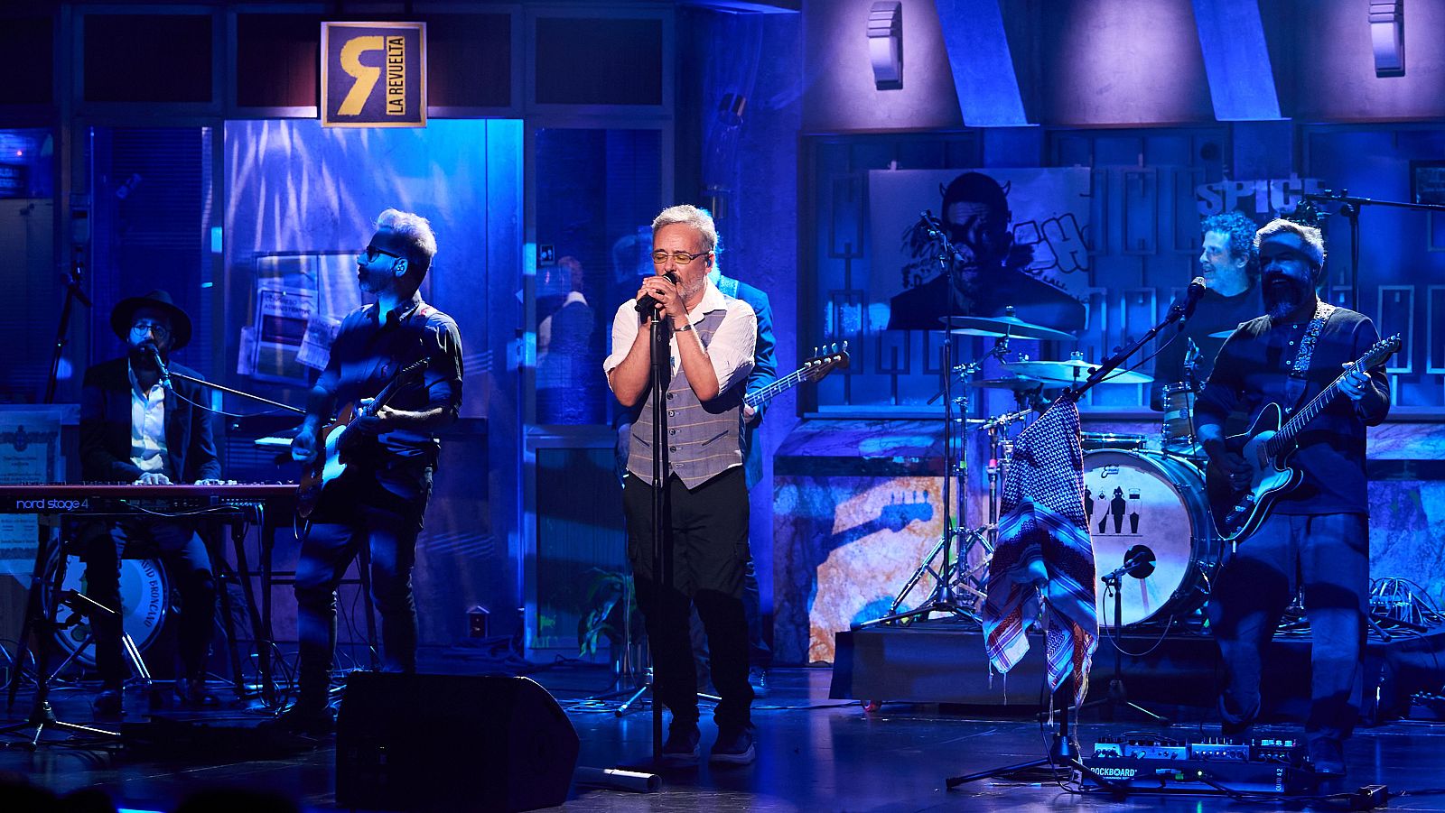 Revuelta | Amor a la lesbiana - "La Hermandad" - La revuelta | Ver