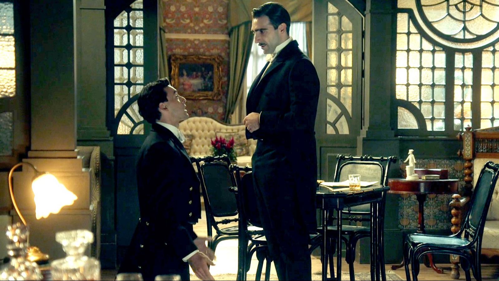 La Promesa - Curro se humilla ante Lorenzo - La promesa | Ver